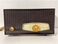 VINTAGE PHILCO MODEL TP8-005 RADIO