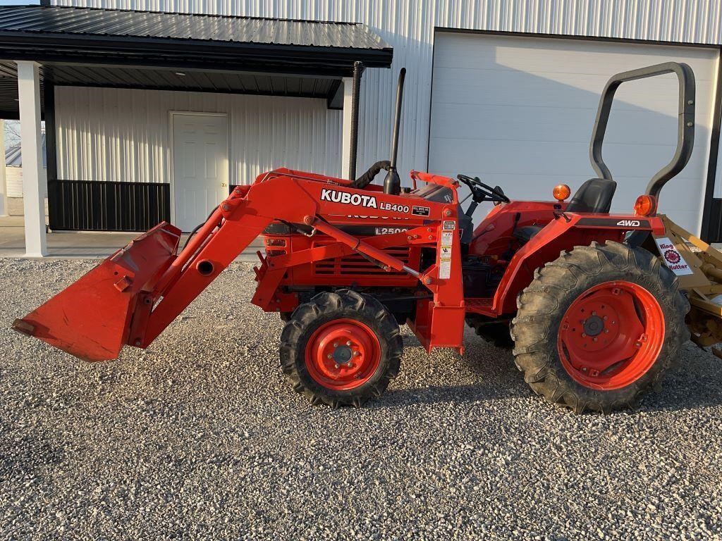 KUBOTA L2500T DIESEL 4WD TRACTOR W/ LB400