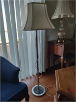 Floor lamp/silver metal with cream colored square