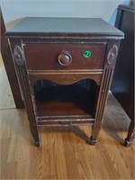 Antique Bedside table/wood/bedroom2
H 28'' W 16