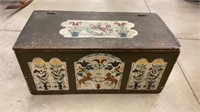 Vintage decorated chest 30“ x 15 1/4“ x 13 1/2“,