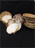 Clam Shell with Woven Holders 16 Sets