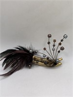 FEATHER & RHINESTONE MAGNETIC ATTACHMENT BROOCH