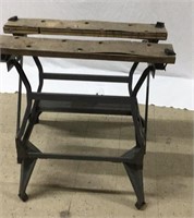 D2) PORTABLE WORK BENCH