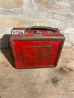 (1) VINTAGE RED TIN LUNCHBOX