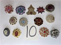 13 BROOCHES
