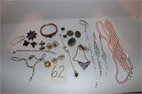 VINTAGE JEWELRY LOT