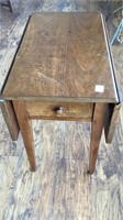 Hardwood end table with drop leaf sides and one