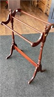 Very nice quilt rack with 3 rails, cherry finish,