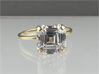 14K GOLD & CLEAR STONE RING - SIZE 7.75