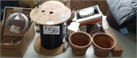 Table Full-Clay Pots, Wire, Motorcycle Parts,