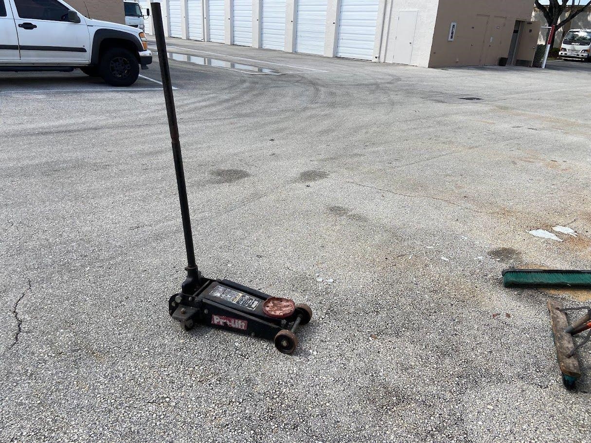 Pro-lift rolling floor jack 5000 pound capacity