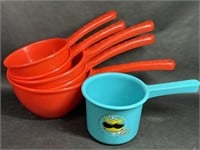 Tabo Red and Blue Plastic Ladles