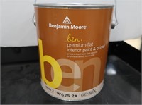 Benjamin Moore Premium Flat Interior Paint &