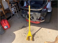 Pallet buster tool with 41 inch long handle