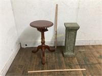 ORNATE WOODEN ACCENT TABLE AND PLANT STAND