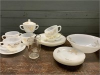 14 PIECES OF FEDERAL MILK GLASS
