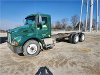 2001 Kenworth T300 T/A Cab/ chassis truck