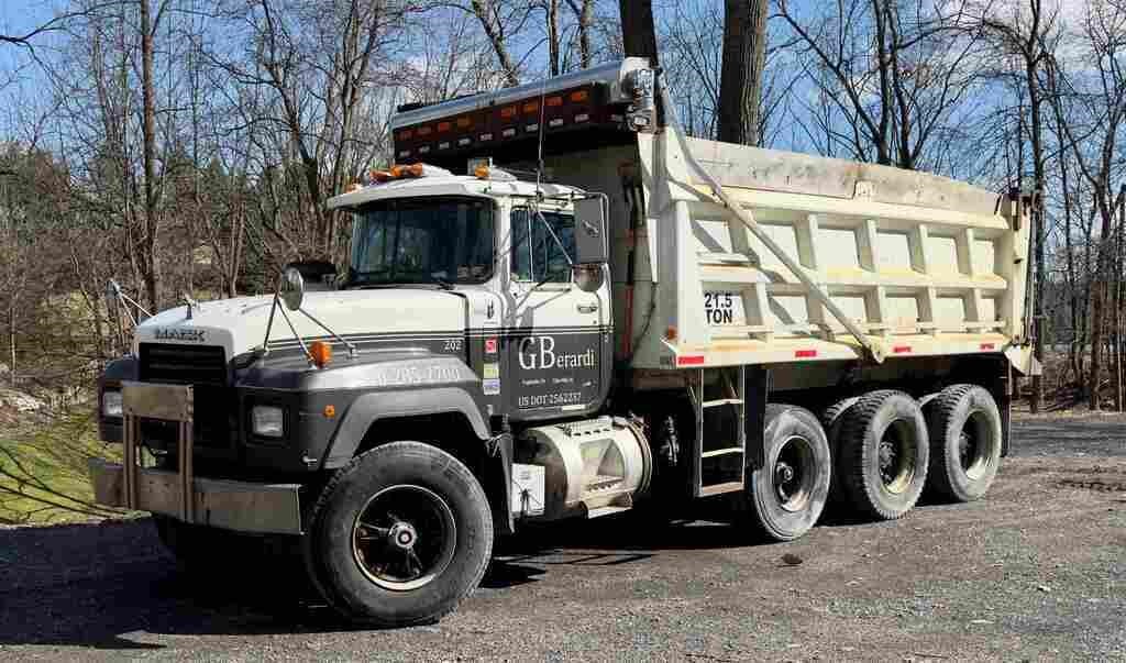 1994 MACK RD688S Dump truck E7 350hp raw