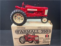 Farmall  350 Ertl 1:64 Scale