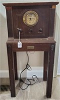Antique Thomas AM Radio