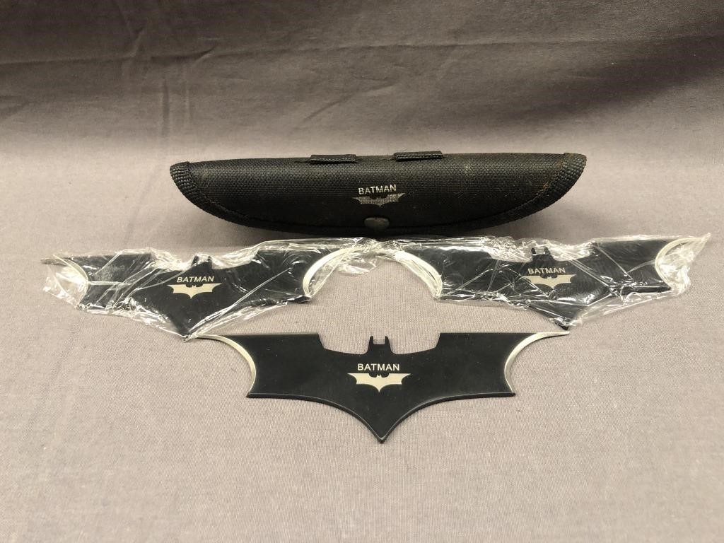 NEW BATMAN THROWING KNIVES WITH CASE.  6 INCHES