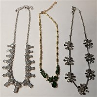 Q - LOT OF COSTUME JEWELRY NECKLACES (108)