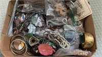 Tray lot of miscellaneous jewelry, includes