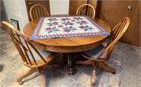 Beautiful Solid Oak Table w/ 5 Leaves & Chairs