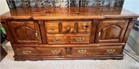 Wooden 4 Drawer / 2 Cabinet Dresser