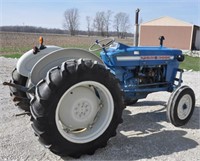 1973 / 74 Ford 2000 gas utility tractor