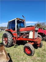 International 886 Tractor