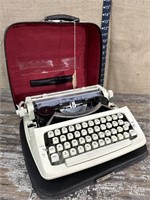 Royal ‘Lark’ typewriter - missing top