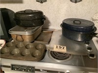 Lot of Kitchen cook and bakeware