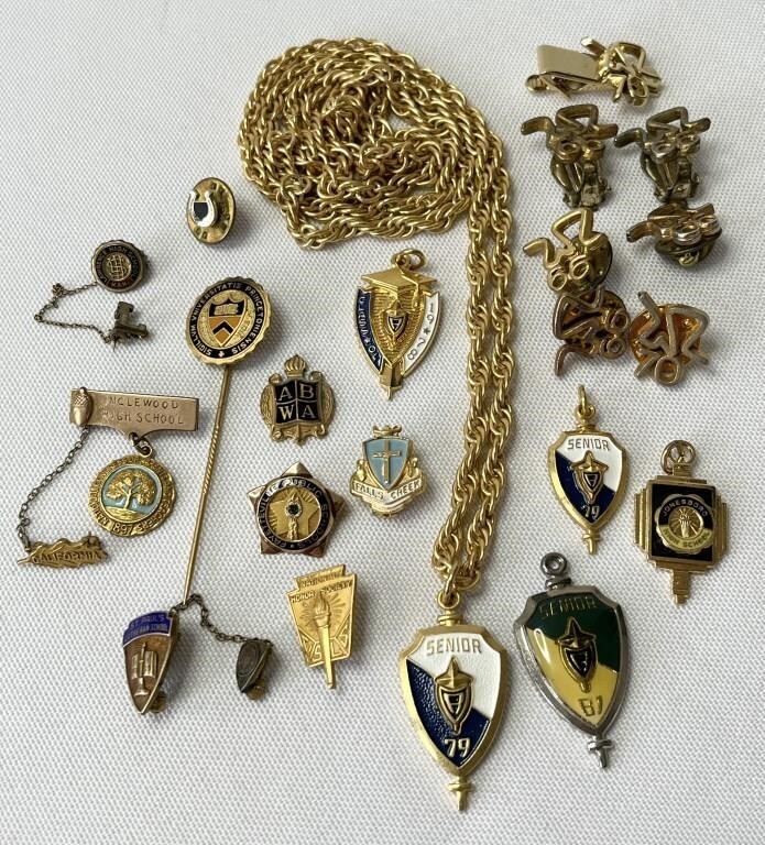 Collection Vintage High School Pendants Pins