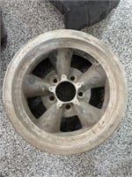 One vintage 15x6 aluminum / steel mag wheel with