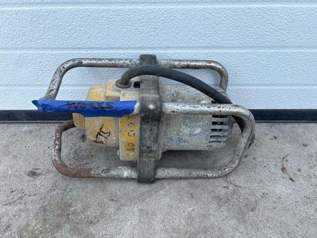 Cement vibrator