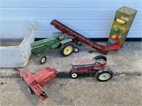 Lot of farm toys