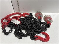 Black chain sling with red hooks