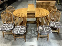 Solid wood dining room table w/ 6 chairs & 3 leafs