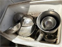 15 S/S Mixing Bowls, Cook Pots, Colander etc