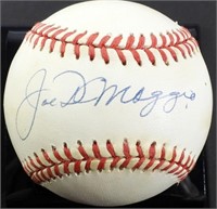 JOE DiMAGGIO AUTOGRAPH BASEBALL