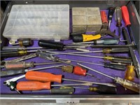 Contents of drawer, screw drivers