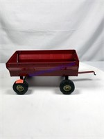 Ertl International Harvester Red IH Farm Wagon  L7