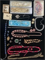 Costume, jewelry, beads, necklaces, shamrock