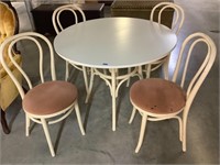 40” rnd. Table w/ 4 bentwood chairs