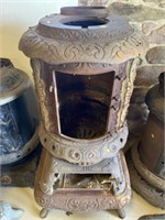 No.118 Cast Iron Ornate Parlor Stove