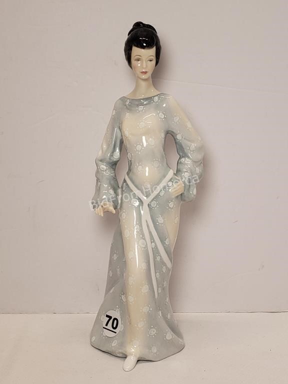 ROYAL DOULTON FIGURINE - "BOUDOIR"