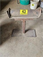 Steel roller stand