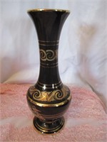 LOT 19 GRECIAN VASE AROUND 9 INCHES HIGH...MINT...